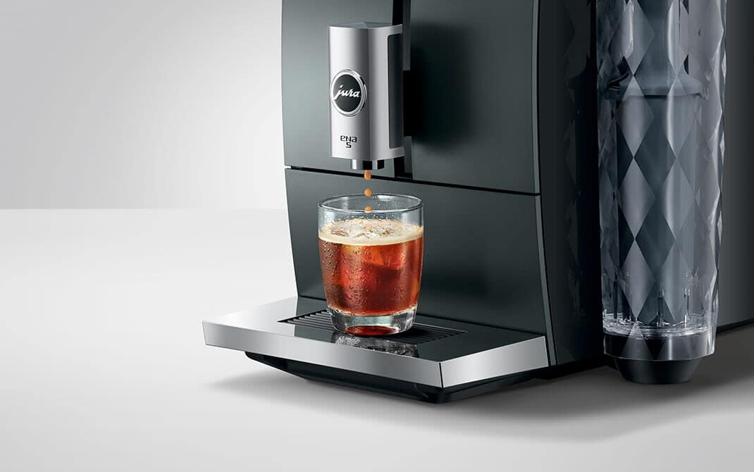 Cold Brew met ijsblokjes uit de JURA ENA 5