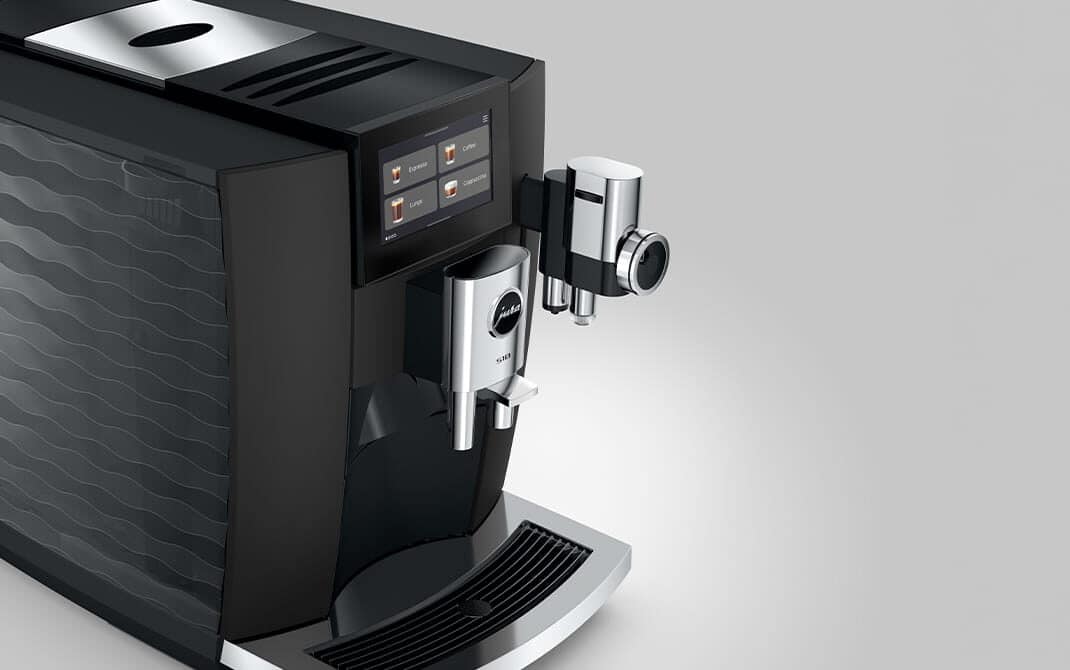 Designdetail van de JURA S10 Obsidian Black met touchscreen en golfpatroon-watertank