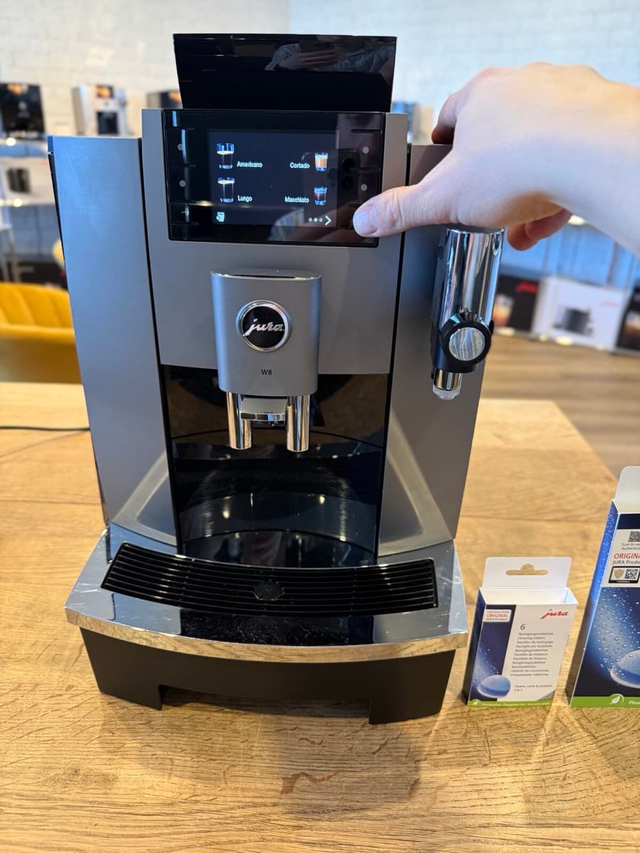 JURA W8 menu openen: hou de rechterknop ingedrukt