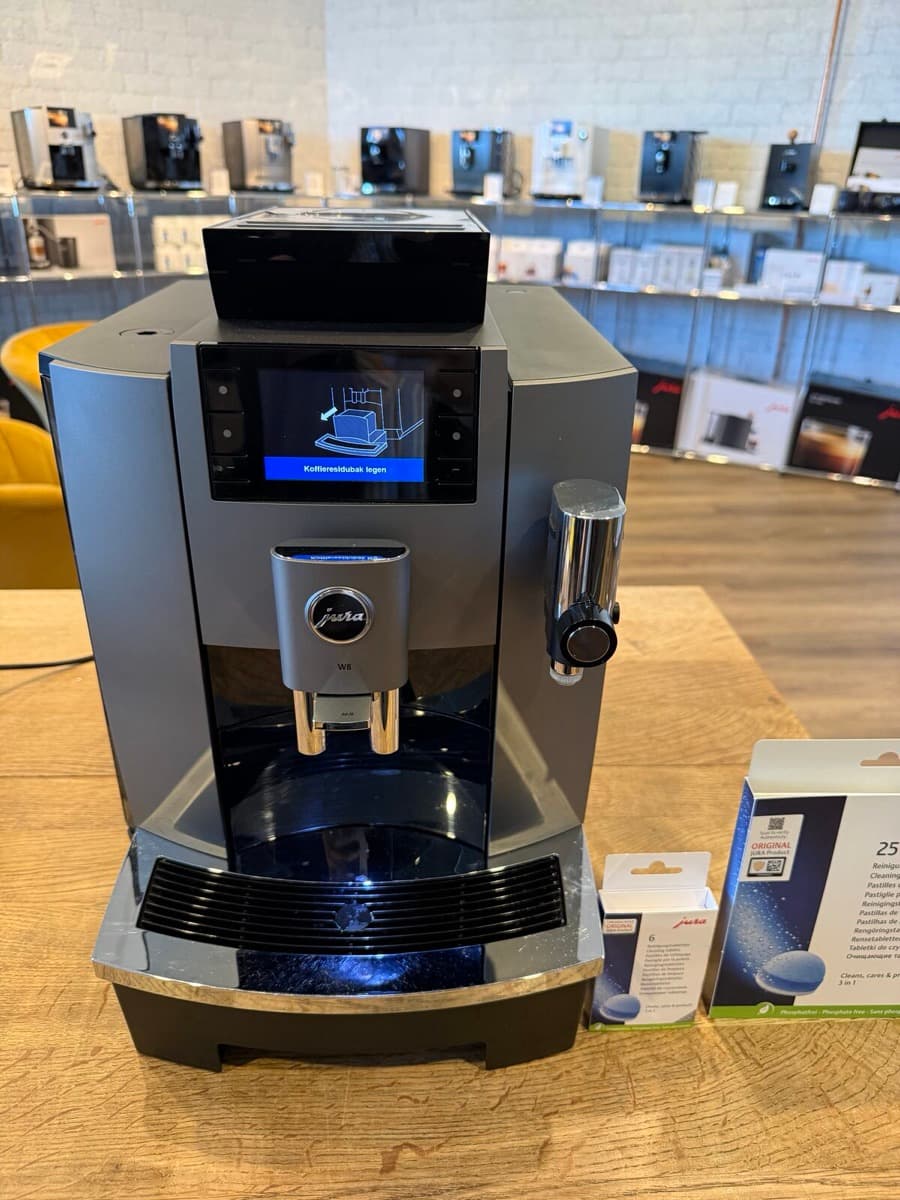 JURA W8 residubak schoonmaken na reiniging