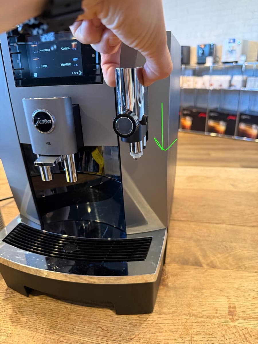 JURA W8 cappuccinatore kneepjes indrukken om los te halen