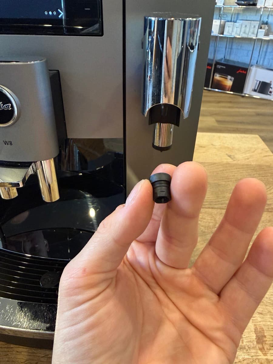 JURA W8 luchtinlaatventiel in de hand