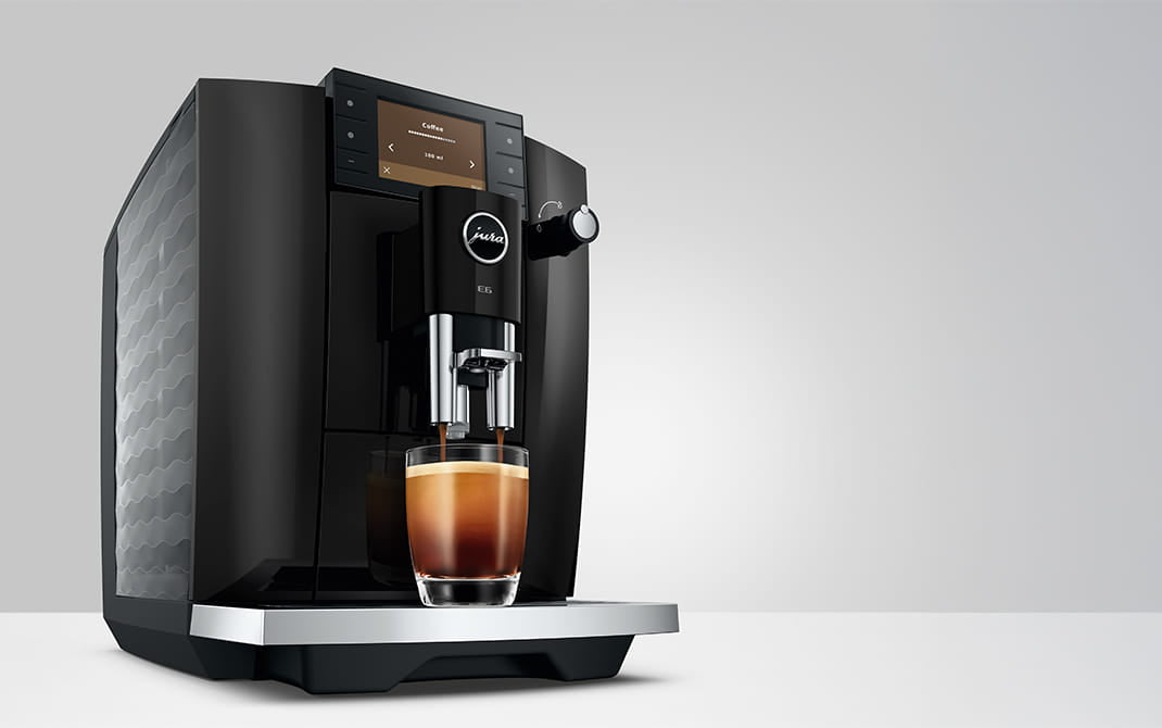 JURA E6 Piano Black espressomachine voor thuis, vooraanzicht — productkenmerk 11
