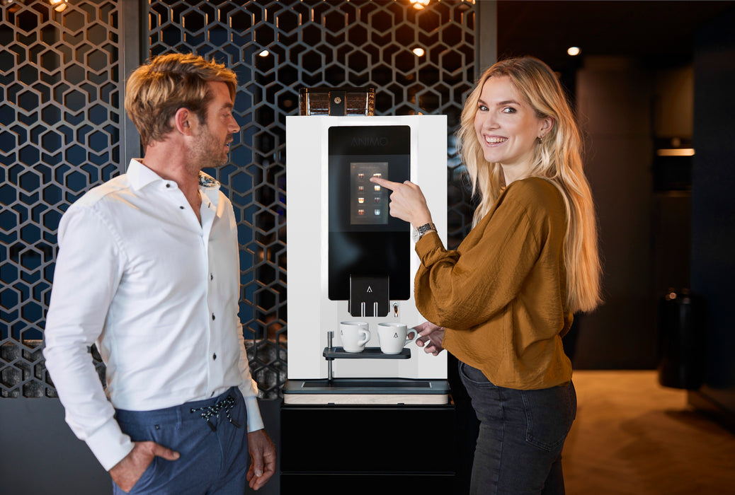 Animo OptiBean X10 zakelijke bonenautomaat met touchscreen, vooraanzicht — fabrikantbeeld