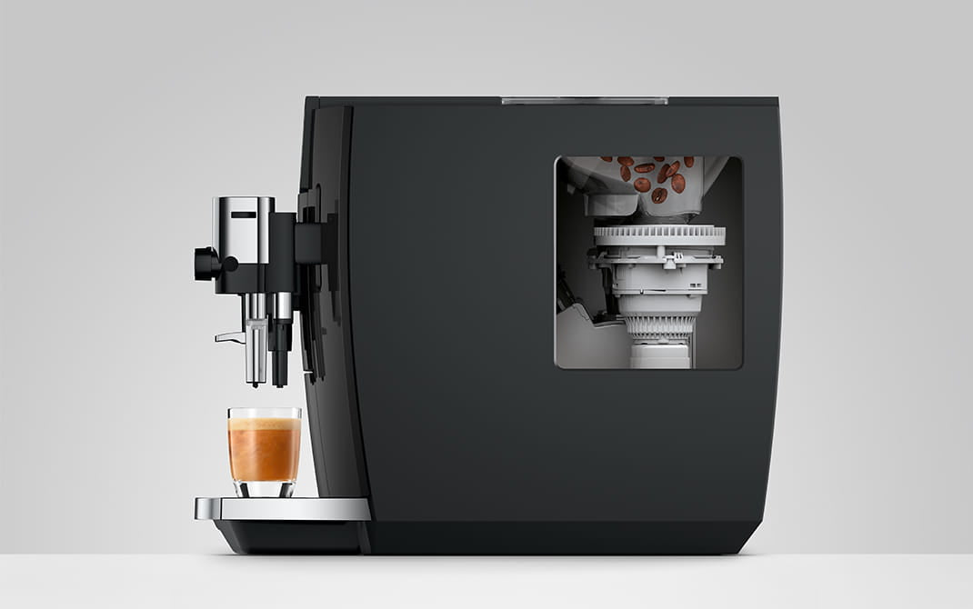 JURA E8 Piano Black volautomaat voor thuis, vooraanzicht met kleurenscherm — productkenmerk 8
