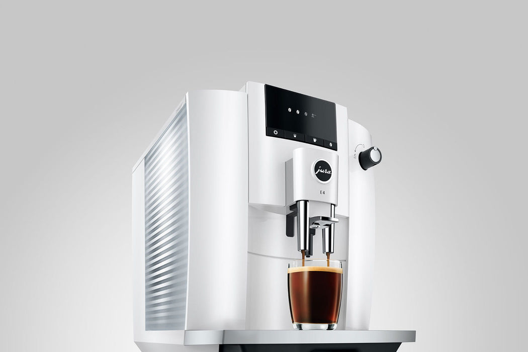 JURA E4 Piano White espressomachine voor thuis, vooraanzicht — fabrikantbeeld 4