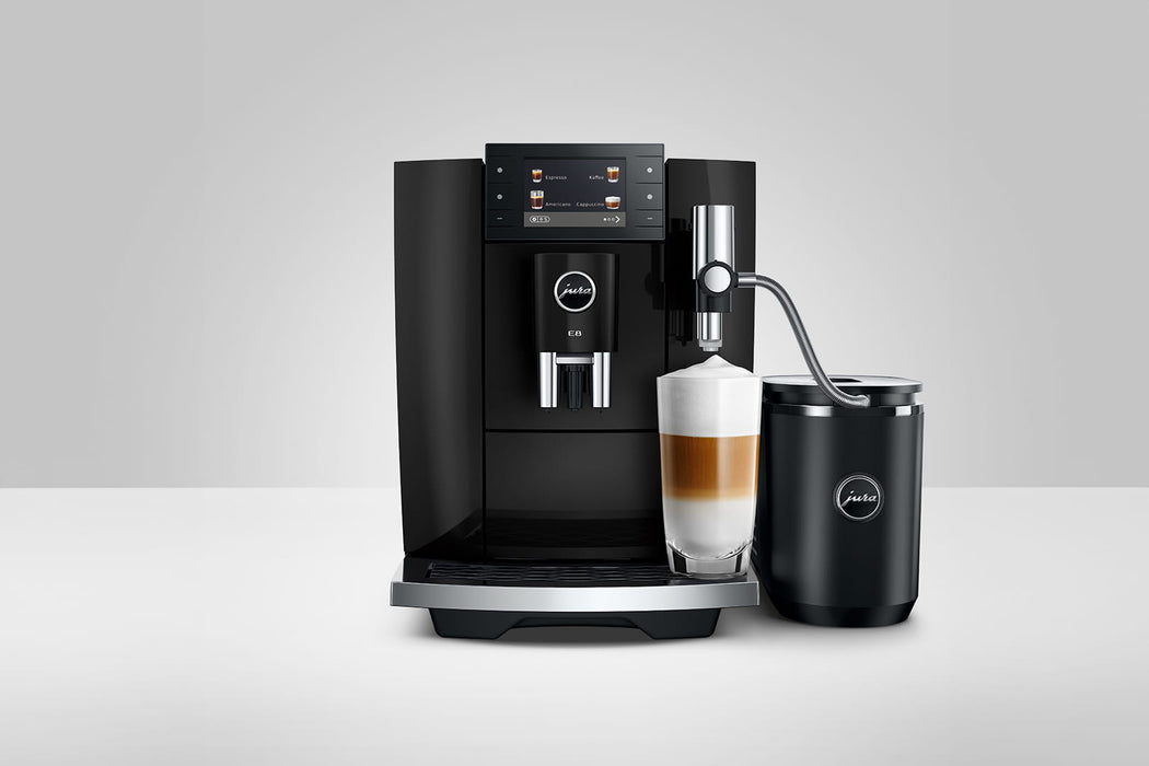 JURA E8 Piano Black volautomaat voor thuis, vooraanzicht met kleurenscherm — fabrikantbeeld 14