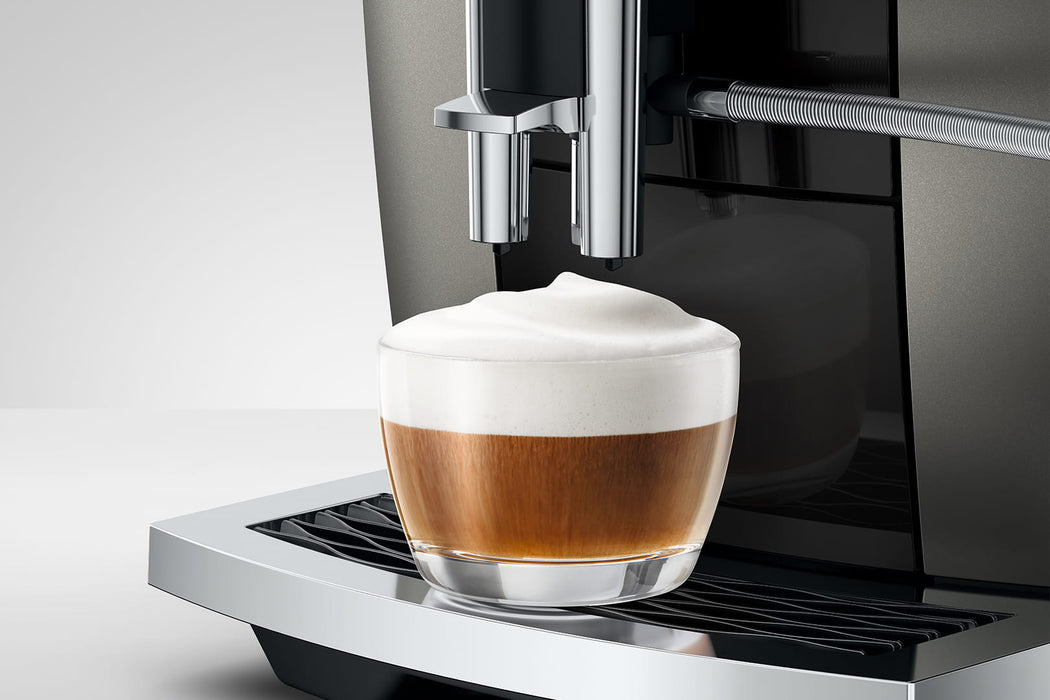 JURA E6 Dark Inox espressomachine voor thuis, vooraanzicht — fabrikantbeeld 19