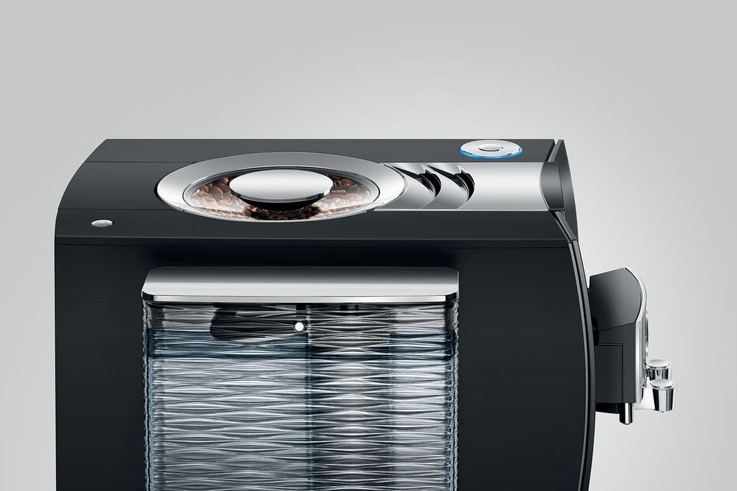 JURA Z10 Diamond Black premium volautomaat, vooraanzicht met touchscreen — fabrikantbeeld 20