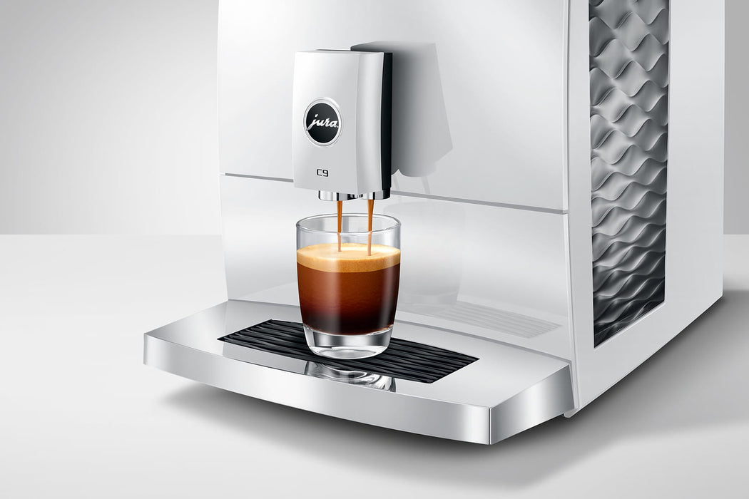 JURA C9 Piano White compacte volautomaat voor thuis, vooraanzicht — fabrikantbeeld 16
