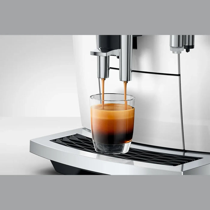 jura e8 piano white ed close up van espresso