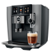 jura j10 diamond onyx ea schuin vooraanzicht met kopje onder cappuccinatore