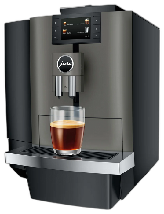 JURA X4c Dark Inox koffiemachine met touchscreen en glas espresso op het dienblad