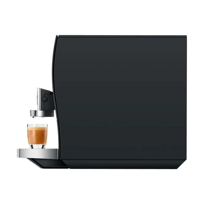 jura z10 aluminium black eb zijaanzicht van rechter zijkant met koffie op kopjes plateau