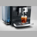 jura z10 aluminium black eb schuin zijaanzicht van watertank met coldbrew op plateau