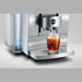 jura z10 aluminium white eb close up met cold brew