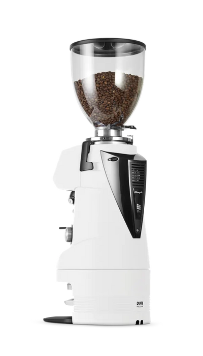 PuqPress M4 automatische koffiestamper in wit met grote bonencontainer bovenop, geschikt voor Fiorenzato F64/F83 molens