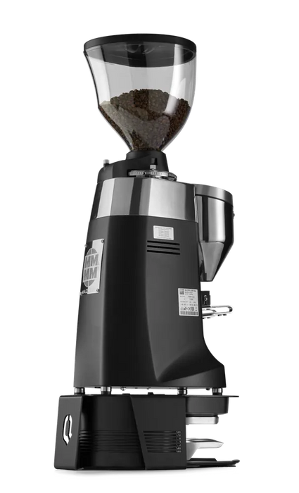 PuqPress Bracket M3/M5 gemonteerd op een zwarte Mazzer koffiemolen met volle bonencontainer
