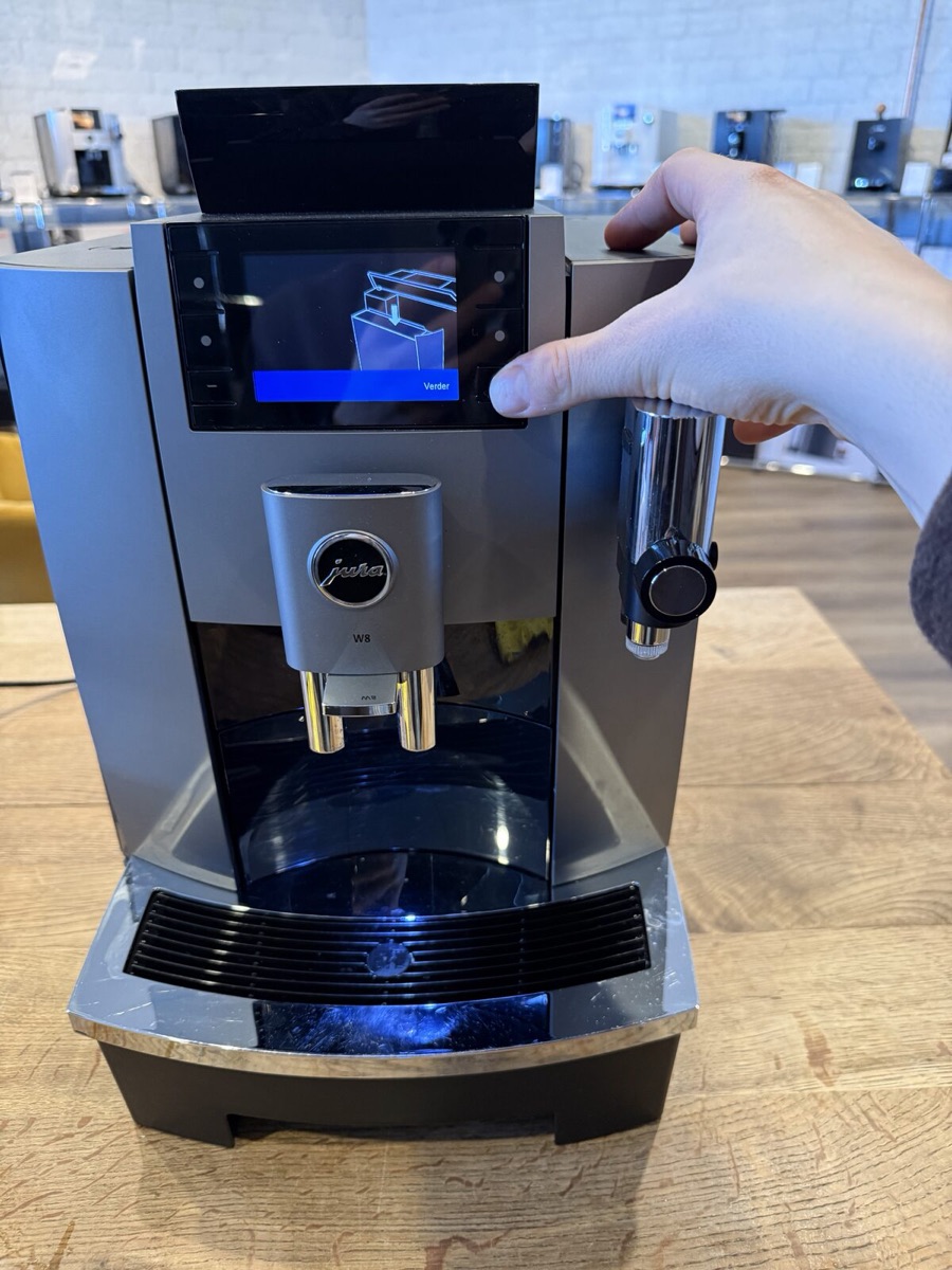 JURA W8 ontkalking: druk op Verder